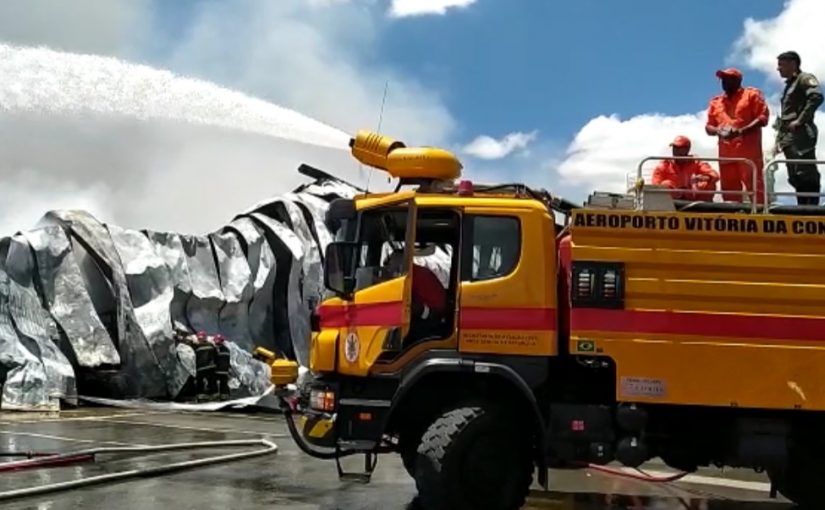 Bombeiros do Aeroporto de Conquista apoiam combate a incêndio de grandes proporções na cidade